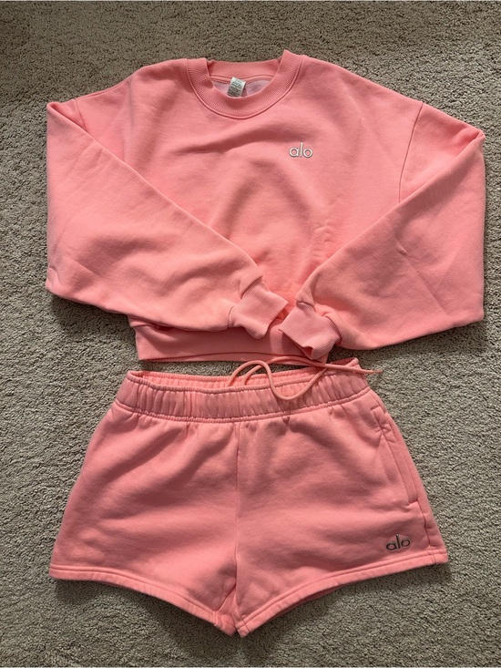 ALO Yoga Tops - ALO Yoga neon bubblegum accolade cropped sweatshirt and accolade shorts XS